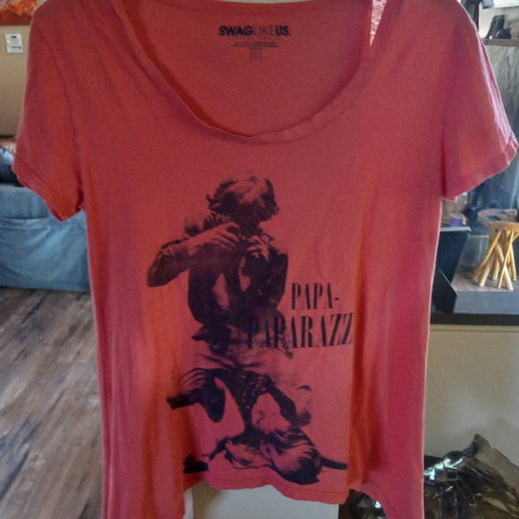 Asymmetrical top red - Picture 1 of 3